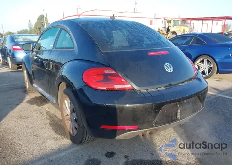 2013 Volkswagen Beetle 2.5L Entry z USA, uszkodzony, nr VIN 3VWFP7AT8DM663369